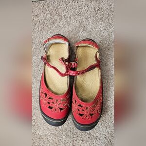 Red Floral Cutout Mary Jane Shoes